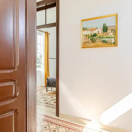Colonial-style House In Holiday home