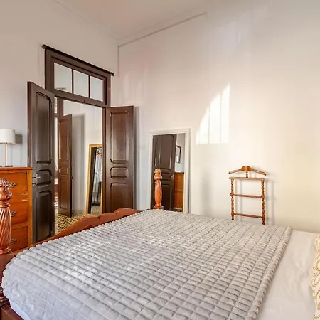 Colonial-style House In * 라 라구나